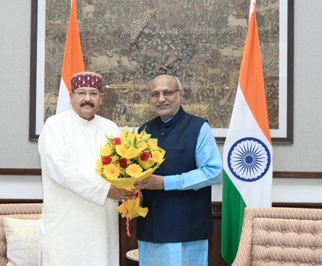 Maharaj met the Vice President and was invited to visit Uttarakhand.