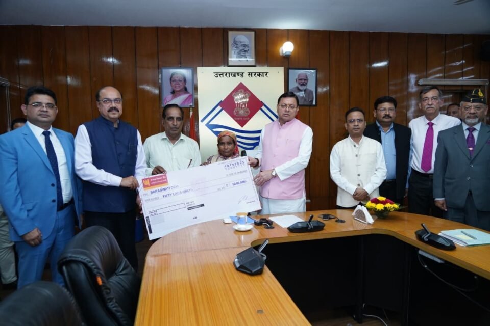 The Chief Minister gave cheques of Rs 50 lakh each to the dependents of the deceased UPNL employees.