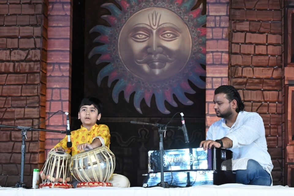 The attractive melodious tunes and music of school children at Virasat Sadhna made the atmosphere grand and full of joy.