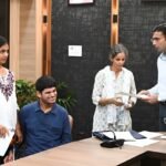 The bank returned the house documents to the grieving widow Shobha, who along with her family reached the collectorate to thank her.