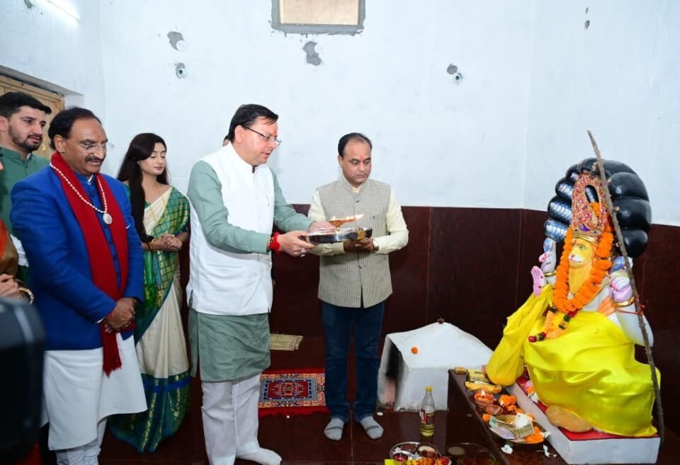 CM Dhami participated in the closing session of Sparsh Himalaya Mahotsav-2025 organized at Lekhak Village and Thana.