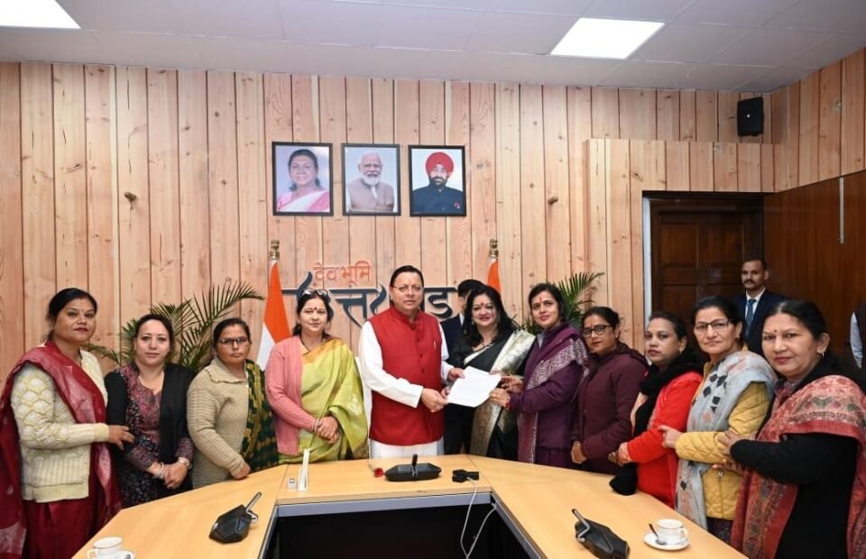 Anganwadi workers' organization submitted a memorandum to the CM and received positive assurances.