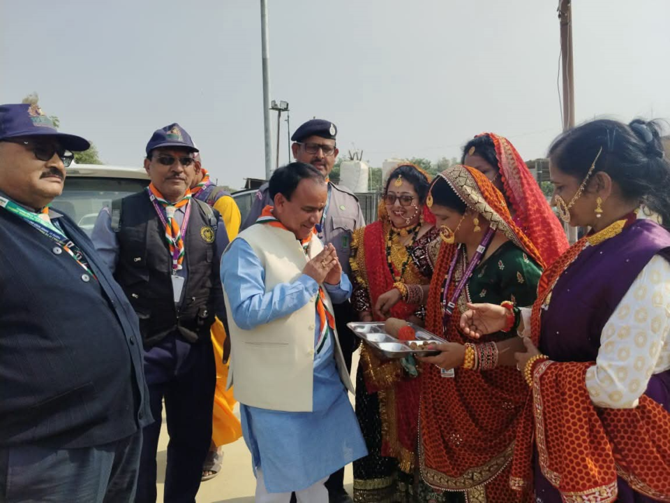 Cabinet Minister Dr. Dhan Singh Rawat honored with 'Silver Elephant Award'