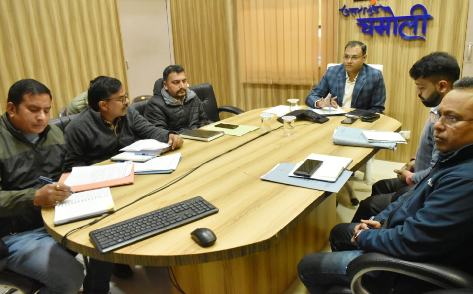 DM Chamoli held a review meeting to review the problems of Gauchar Nagar area.