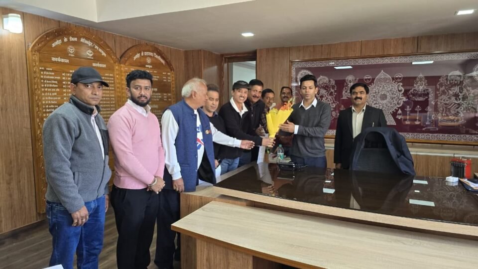 Red Cross delegation met the District Magistrate and put forward suggestions on various public interest issues.