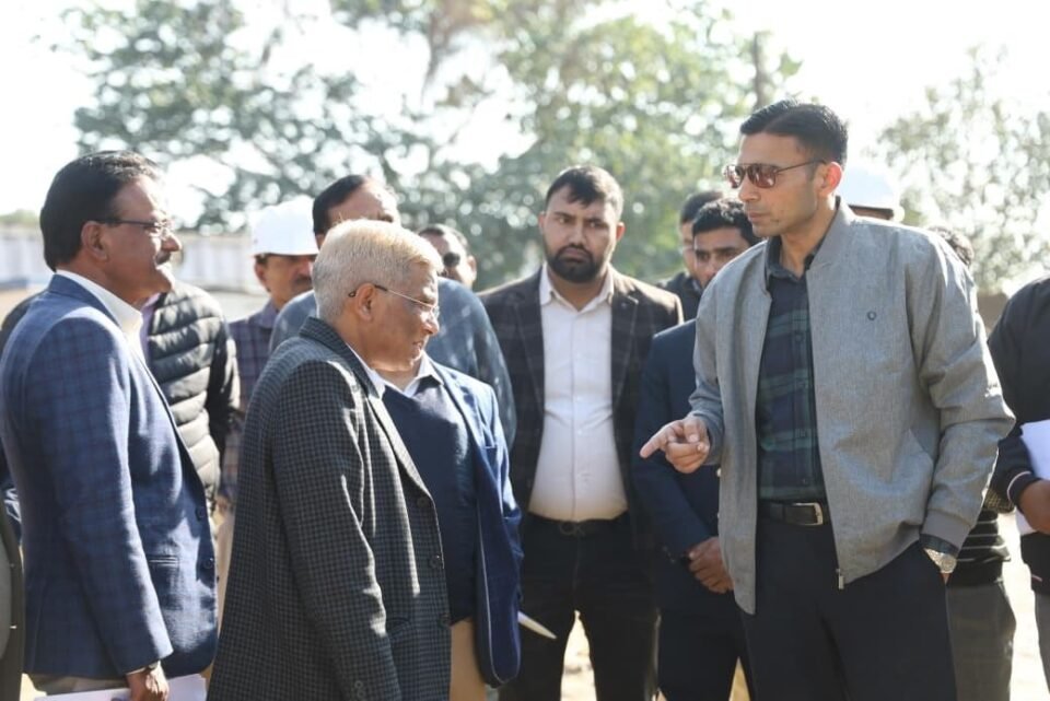 DM Bansal inspected the green building under construction under the Smart City Ltd. project.