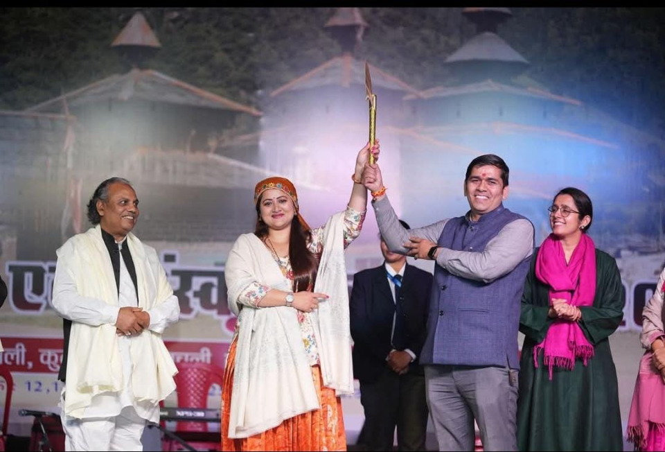 Dehradun On the second day of the Thoda Dance and Cultural Festival, Geeta Dhami's captivating performance created a sensation.