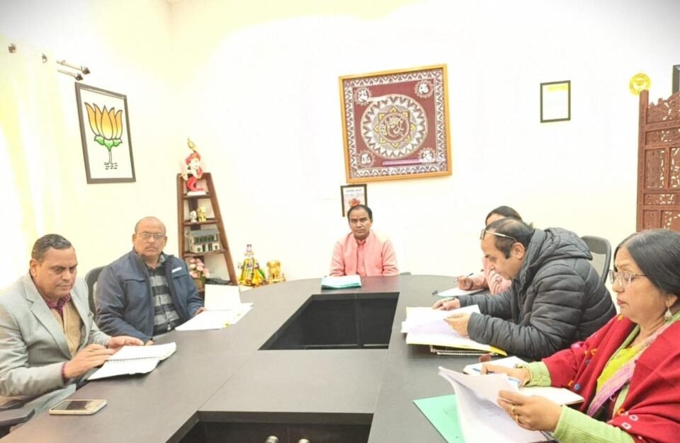 Ensure basic facilities are available in schools Dr. Dhan Singh Rawat