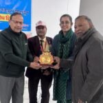 Blood donation champions Dr. Anil Verma and Dr. A.N. Amoli were given special honors.