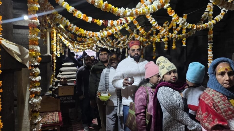 A huge crowd of devotees gathered at Jageshwar Dham on Mahashivratri.