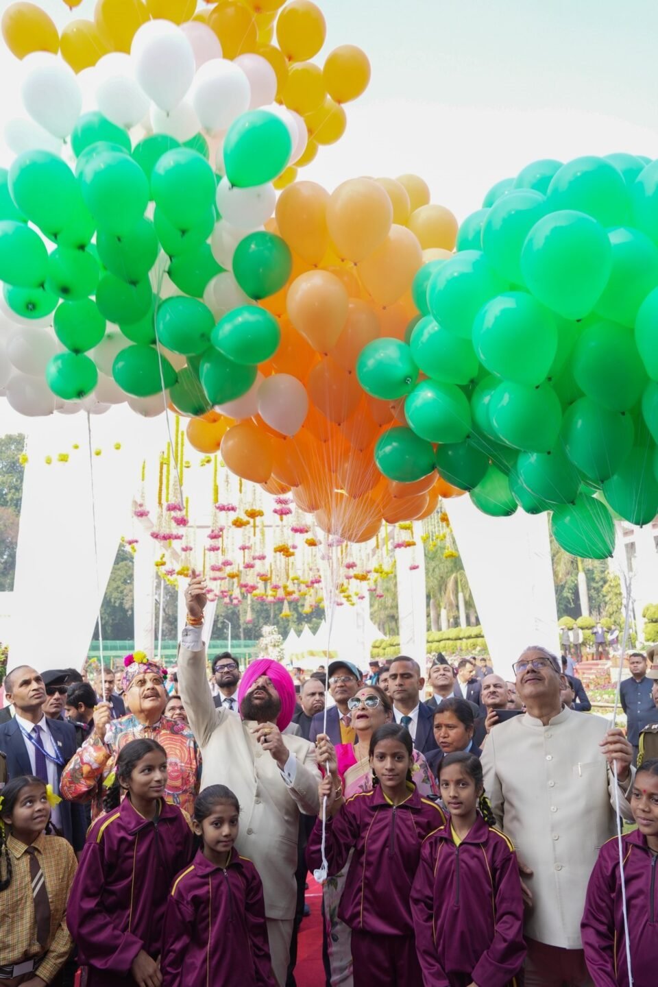 The Governor inaugurated the Vasantotsav, a splendor of flowers scattered in Lok Bhavan.