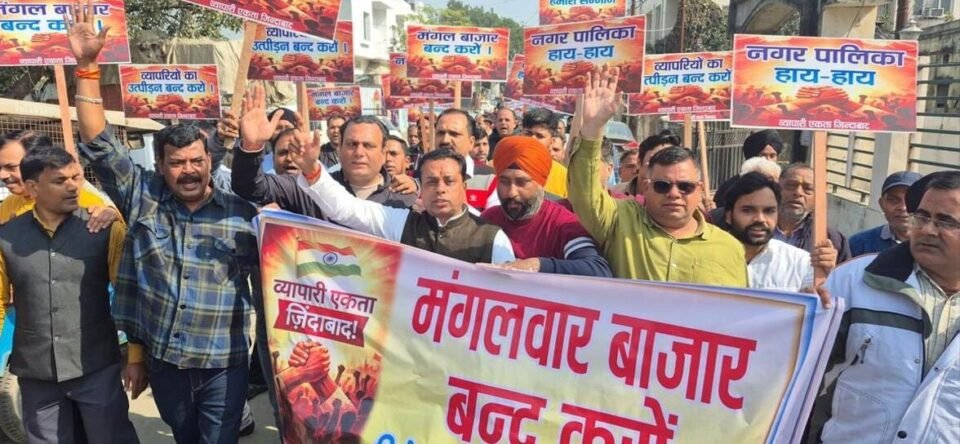 Traders took out a procession to demand the closure of Mangal Bazaar.