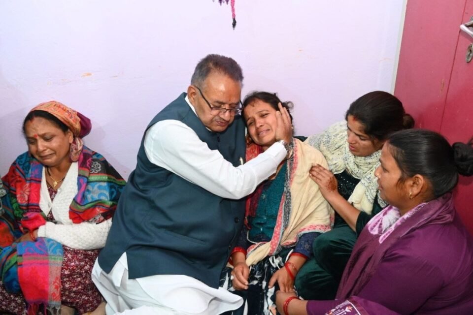 Minister Ganesh Joshi met the family of the youth who died in the Maldevta accident and assured them of all possible help.