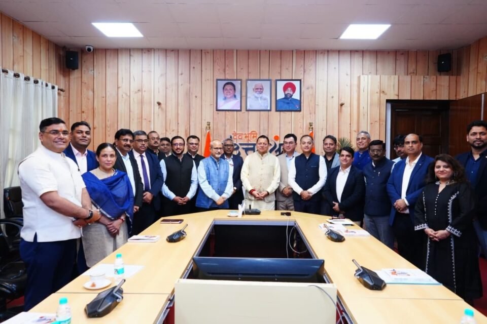 The organizers of the India Digital Empowerment Meet and Awards Ceremony paid a courtesy visit to Chief Minister Dhami.
