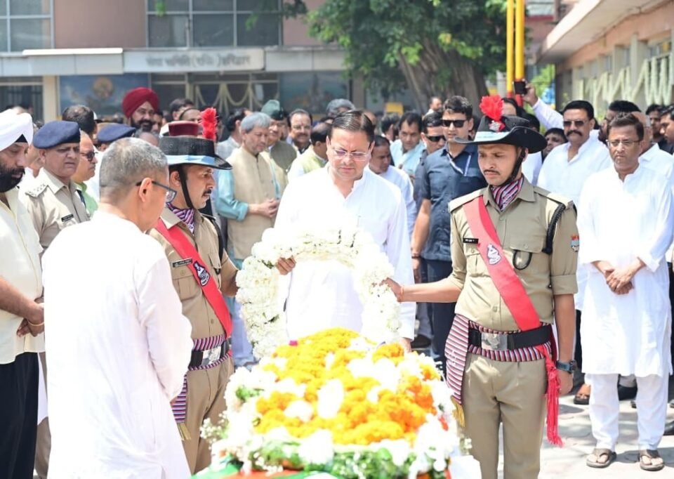 A massive crowd turned out for the final journey of former Chief Minister Major General Bhuwan Chandra Khanduri (Retd.).