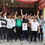 All medical stores in Roorkee closed in protest against online medicine sales.