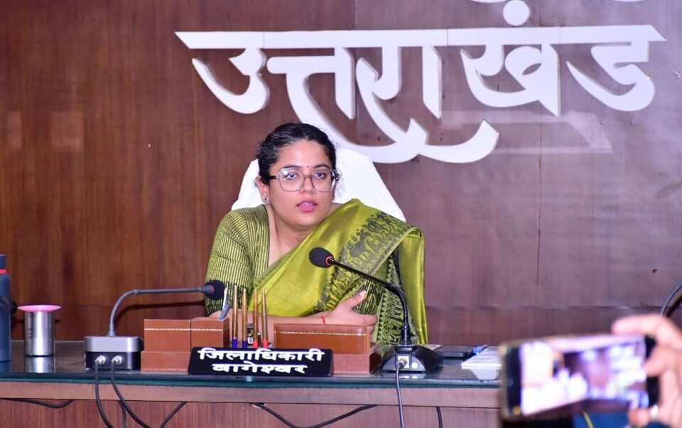 District Magistrate Apoorva Pandey took stock of the arrangements at the Collectorate and issued directives for the expeditious disposal of pending cases.