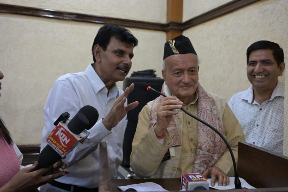 The 'Vyapar Mandal' and the New Delhi BJP family accorded a grand felicitation to former Chief Minister Bhagat Singh Koshyari upon his receiving the Padma Bhushan.