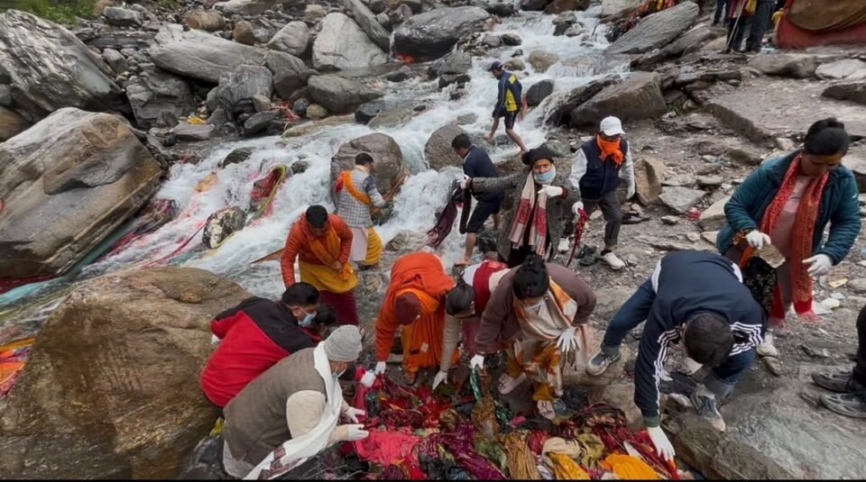 A message from the Mahila Morcha from Yamunotri Dham — “A plate with less oil, the prosperity of a healthy India.”