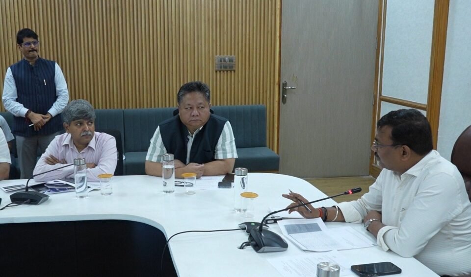 Chief Secretary reviewed the progress of projects for which Prime Minister Modi had laid the foundation stone.