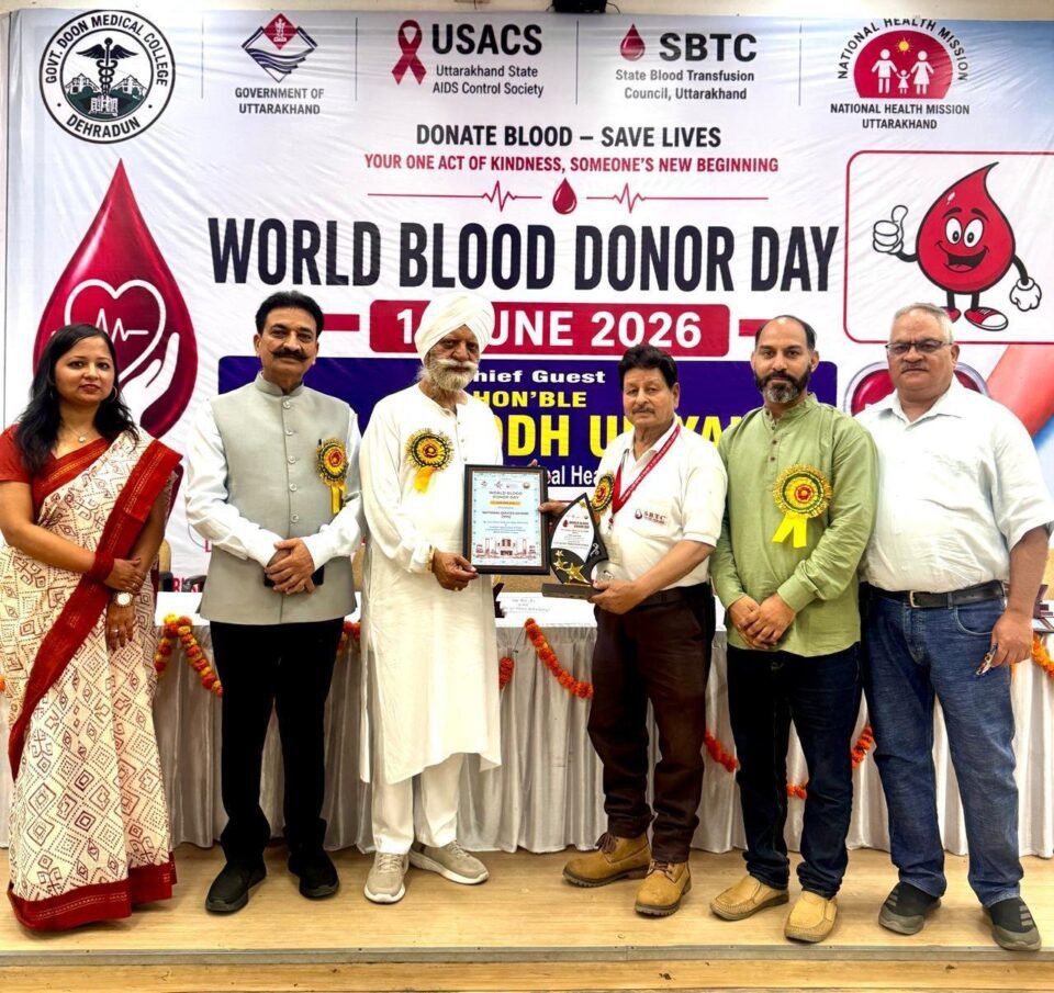 Dr. Ansari, Dr. Anil Verma, Kalpana Bisht, Mohan Khatri, Yogesh Agarwal, and Vikas Kumar felicitated.
