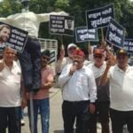 Ex-servicemen staged a protest against Rahul Gandhi's visit to Uttarakhand.