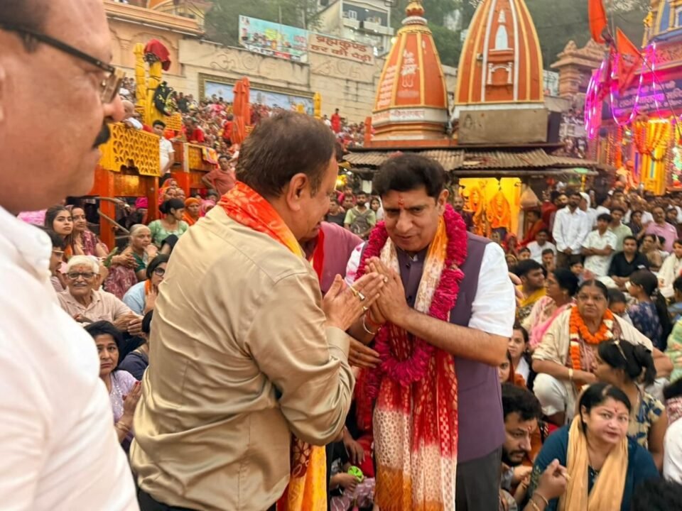 Ganga Puja and Aarti at Har Ki Pauri by the Punjabi Mahasabha