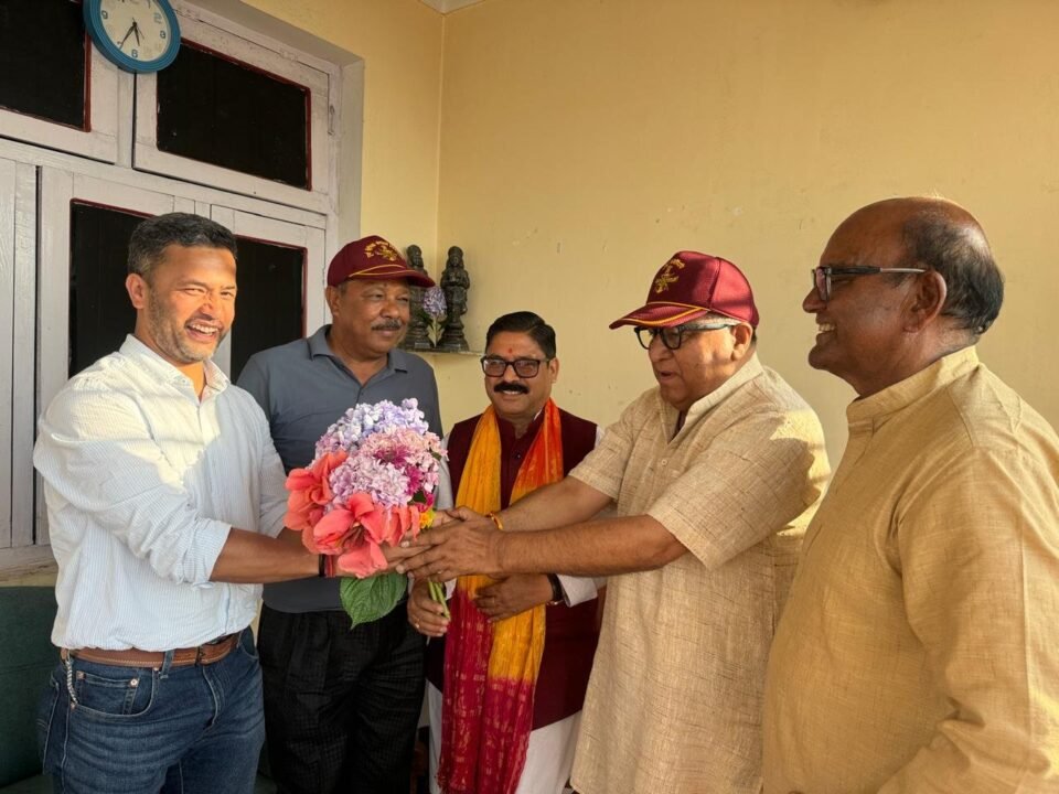 Grand welcome for Anand Singh Kadakoti, President of the Ex-Servicemen's Association and recipient of the Governor's Award.