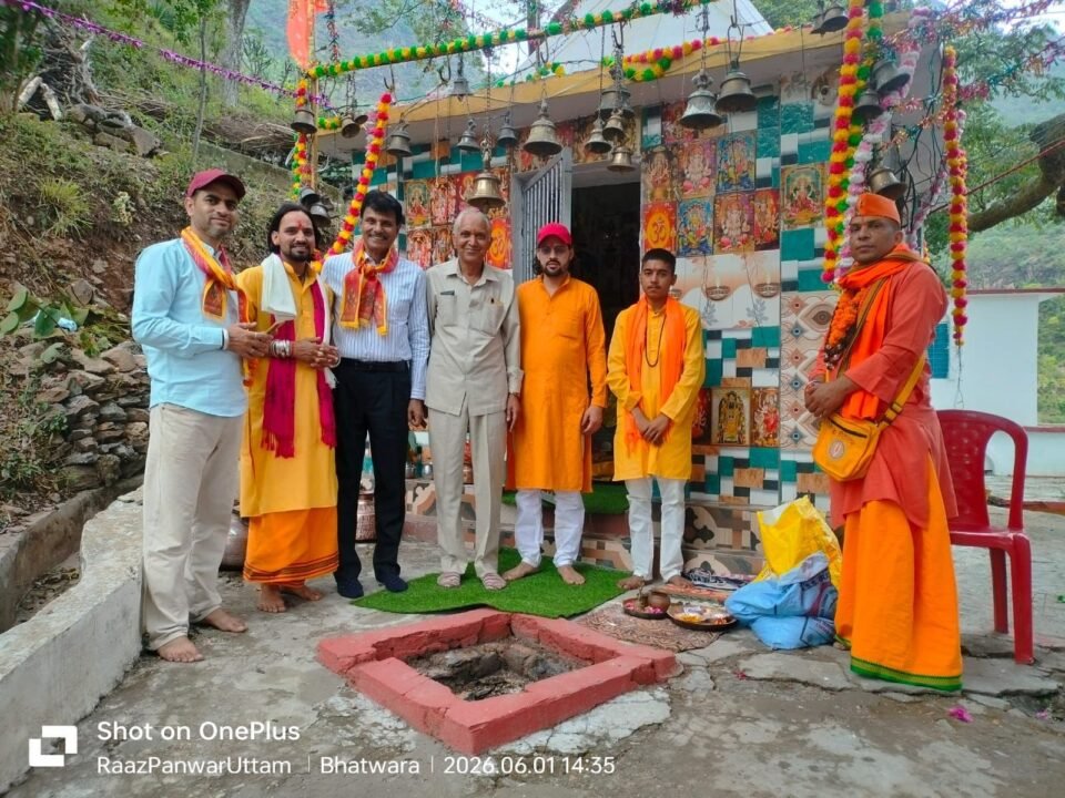 Pratapnagar Nursing Mahapuran Gyan Yagya Begins in Bhatwara; Senior BJP Leader and Social Worker Rajeshwar Painyuli Seeks Blessings from the Vyaspeeth.