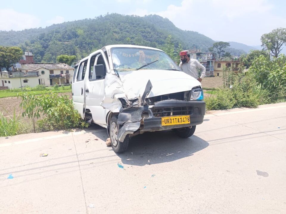 Speeding Canter hits taxi; 4 people injured.