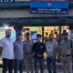 A joint team from the Ranikhet Kotwali and the SOG apprehended a drug smuggler during a check, seizing 7.86 grams of illicit smack valued at ₹2.35 lakh.
