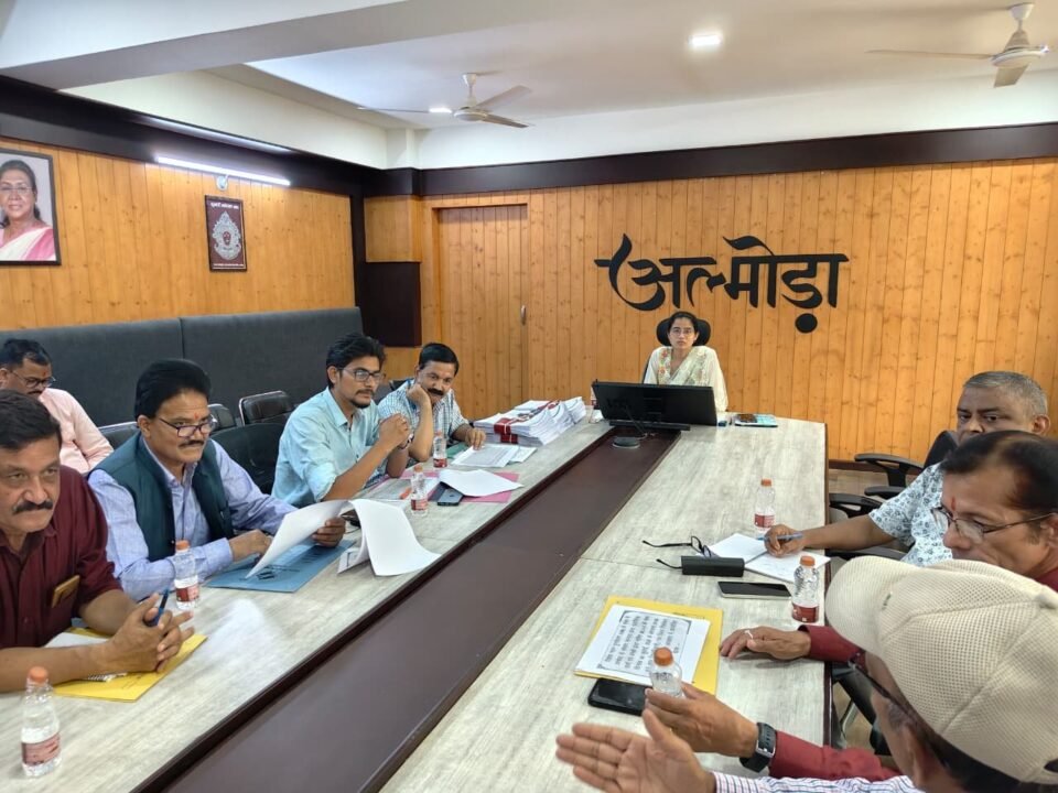 A meeting regarding the Special Intensive Revision (SIR) was held with representatives of political parties, presided over by Additional District Magistrate Yukta Mishra.