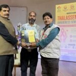 Anil Verma, a blood donor with 155 donations to his credit, and others honored with the Thalassemia Warrior Award.
