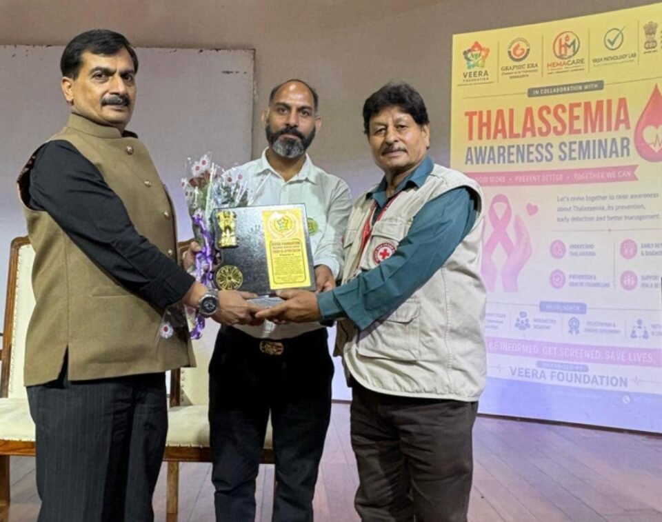 Anil Verma, a blood donor with 155 donations to his credit, and others honored with the Thalassemia Warrior Award.