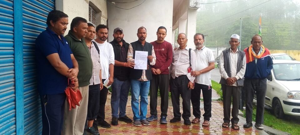 Hundreds of villagers in a remote area are facing difficulties due to the absence of an Aadhaar center; a memorandum has been submitted to the District Magistrate.