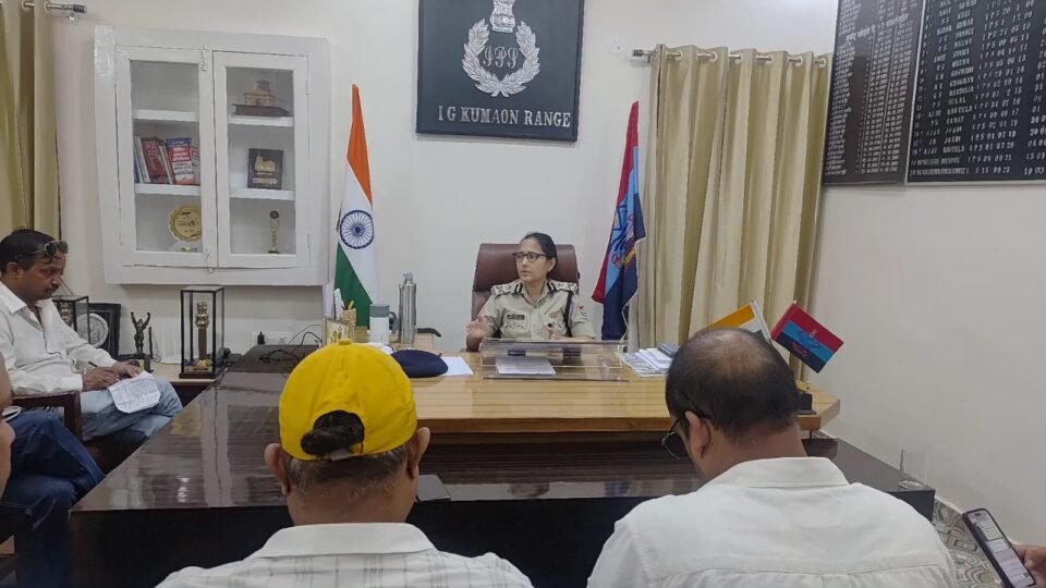 Inspector General of Police (Kumaon Range), Smt. Nivedita Kukreti, shared an online review regarding police modernization, CCTNS, and cyber portals during a press conference in Haldwani.