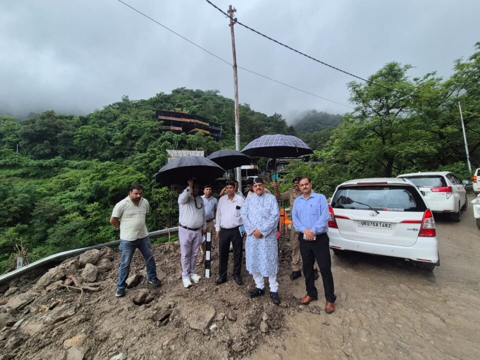 PWD Minister Maharaj conducted a surprise inspection of the Mussoorie-Kolhukhet-Pani Wala Bend road.