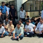The protesting students demanded the resignation of the Higher Education Minister.