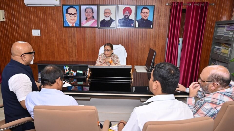 The state's Sports Minister, Rekha Arya, held a review meeting with Sports Department officials at her office in the Legislative Assembly.