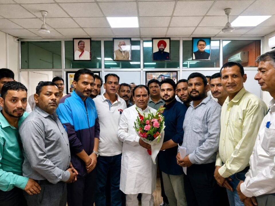 A delegation of temporary teachers submitted a memorandum to the Higher Education Minister, demanding concrete decisions, regularization, respect, and a secure future—rejecting empty assurances.