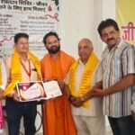 Anil Verma, a 155-time blood donor, receives the Blood Donor Motivator Award.