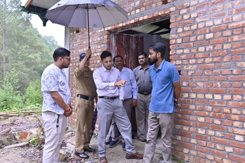 District Magistrate Anshul Singh inspected the cowshed under construction at Bhaiswara Farm and issued instructions to improve security and basic amenities.