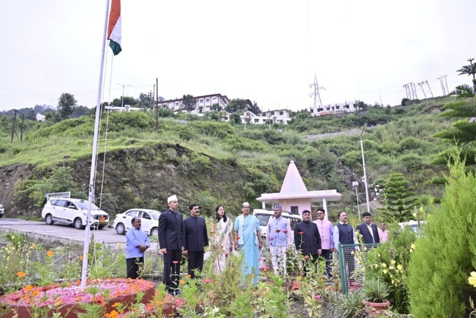 Flag-hoisting ceremony held at the Collectorate on the 80th Independence Day; freedom fighters and statehood movement activists honored.