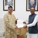 Maharaj paid a courtesy call on the Union Minister of Agriculture, Farmers' Welfare, and Rural Development.