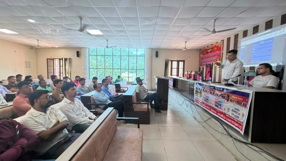 Panchayat conference held regarding the 'Viksit Bharat Sankalp Yatra'; public representatives raised various demands.