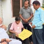 Salt MLA Mahesh Jeena visited Syalde to inquire about the condition of a girl injured in a leopard attack and issued strict instructions to the DFO regarding safety measures.