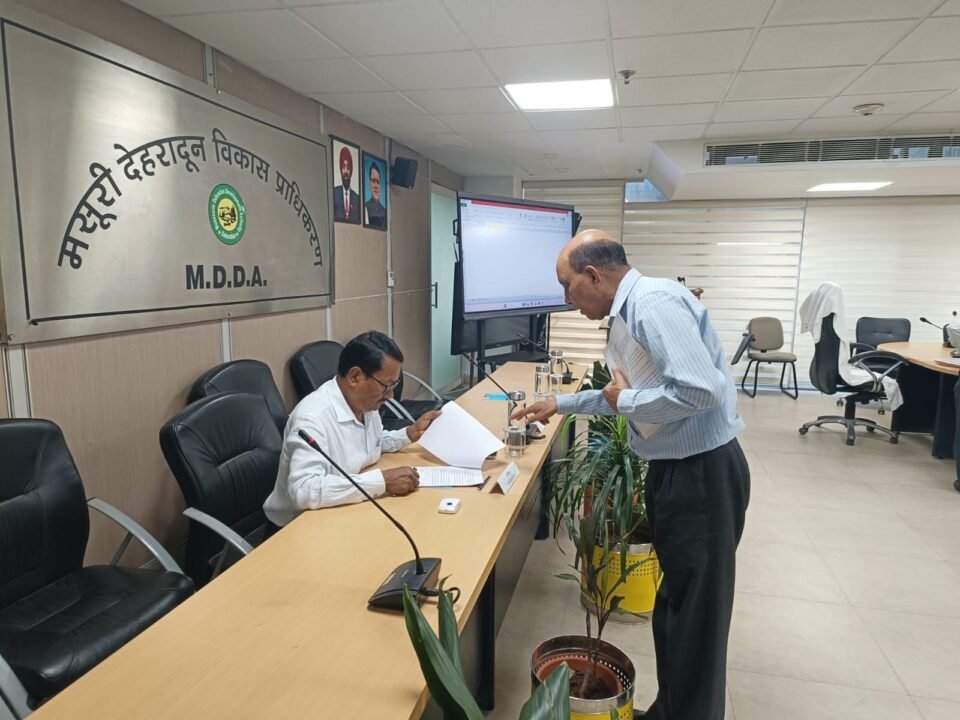 'Samadhan Diwas' (Grievance Redressal Day) held at MDDA; instructions issued for the speedy resolution of public grievances.