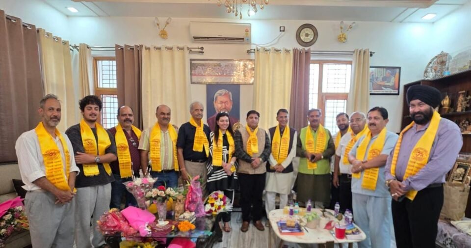 Uttaranchal Punjabi Mahasabha accorded a grand reception to BJP National Vice President Tirath Singh Rawat.