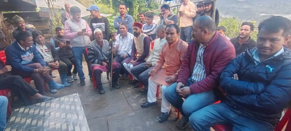Dr. Dhan Singh Rawat postponed his program and visited the disaster-affected people.