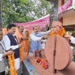 Hundreds of people, including Union Minister of State Ajay Tamta, paid tribute to the immortal martyrs of Khumar.